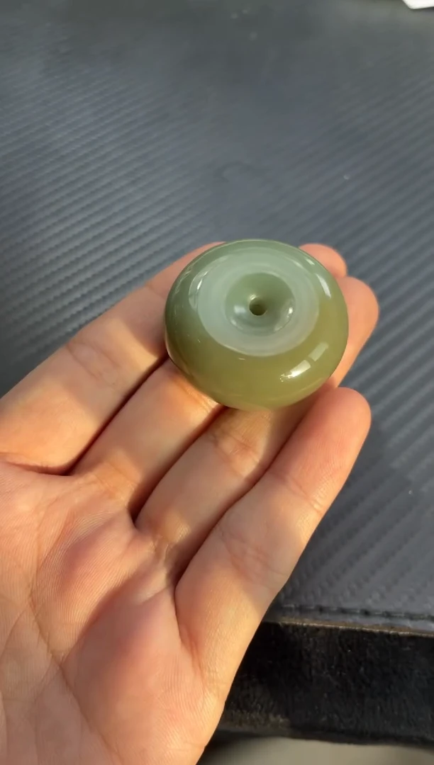 颈饰未镶嵌和田玉且末近矿糖青白平安扣微色差