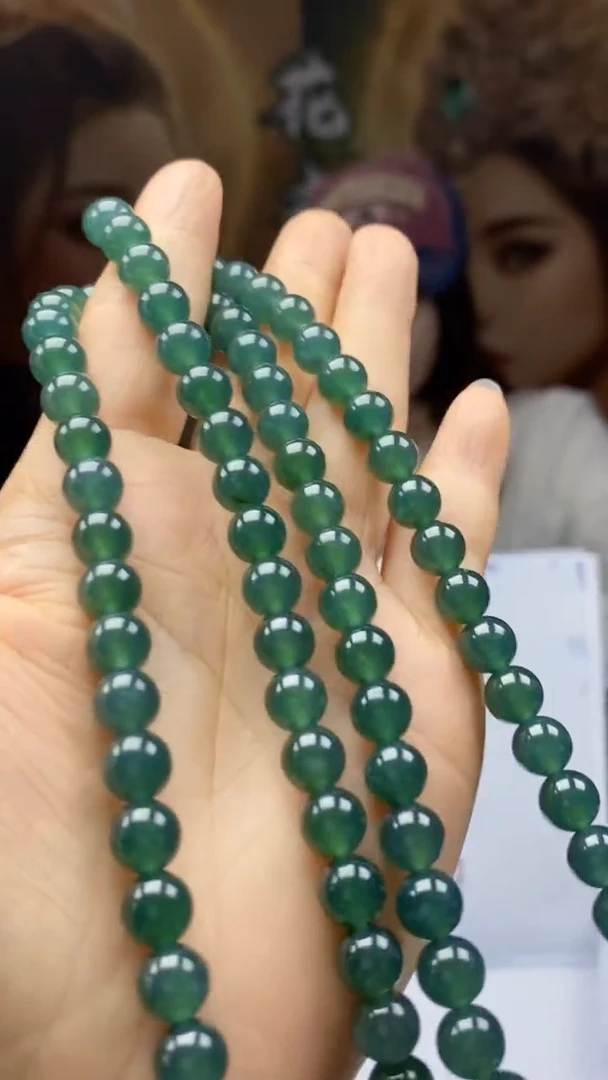 翡翠未镶嵌颈饰      *71