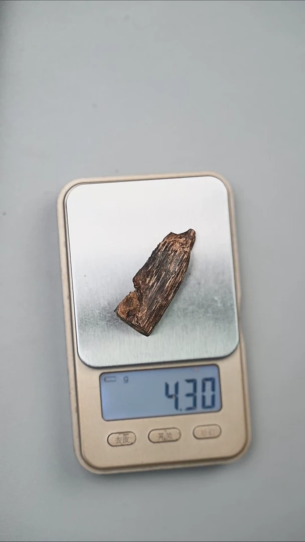 沉香手把件泰国登流梅沉水4.3g