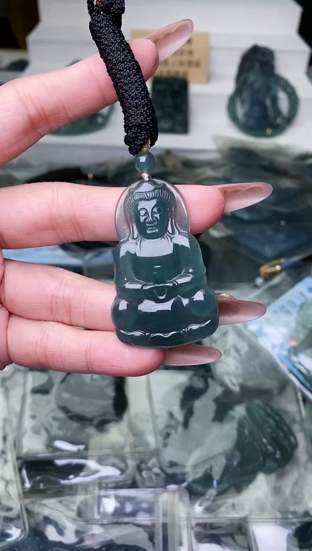 颈饰未镶嵌翡翠