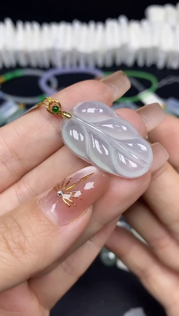 吊坠(不含链)18K金镶嵌翡翠叶子18K金扣镶嵌@@CMT