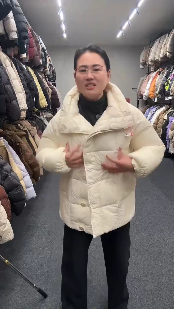 艾雨衣尚羽绒外套