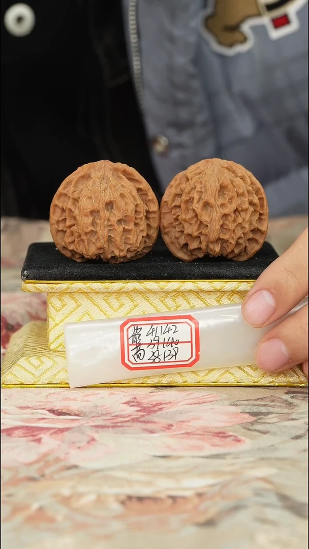 【闪购商品】文玩核桃把件苹果园微修