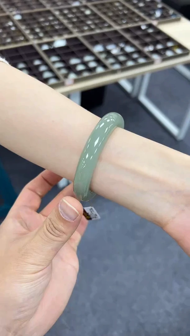 【闪购商品】和田玉手镯未镶嵌57 且末716