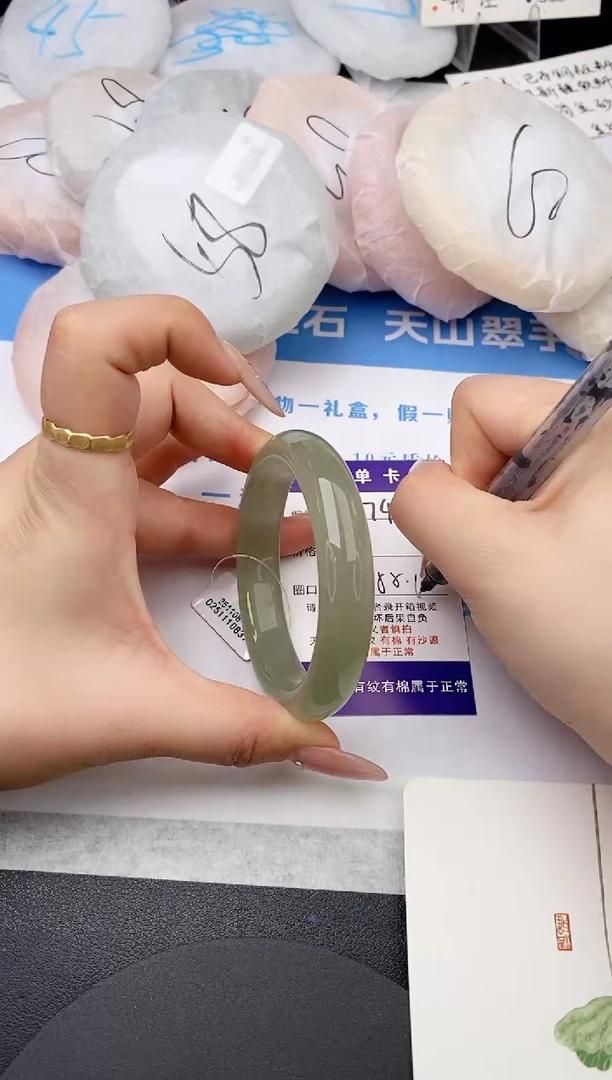 未镶嵌手镯石英质玉w74-DB55+