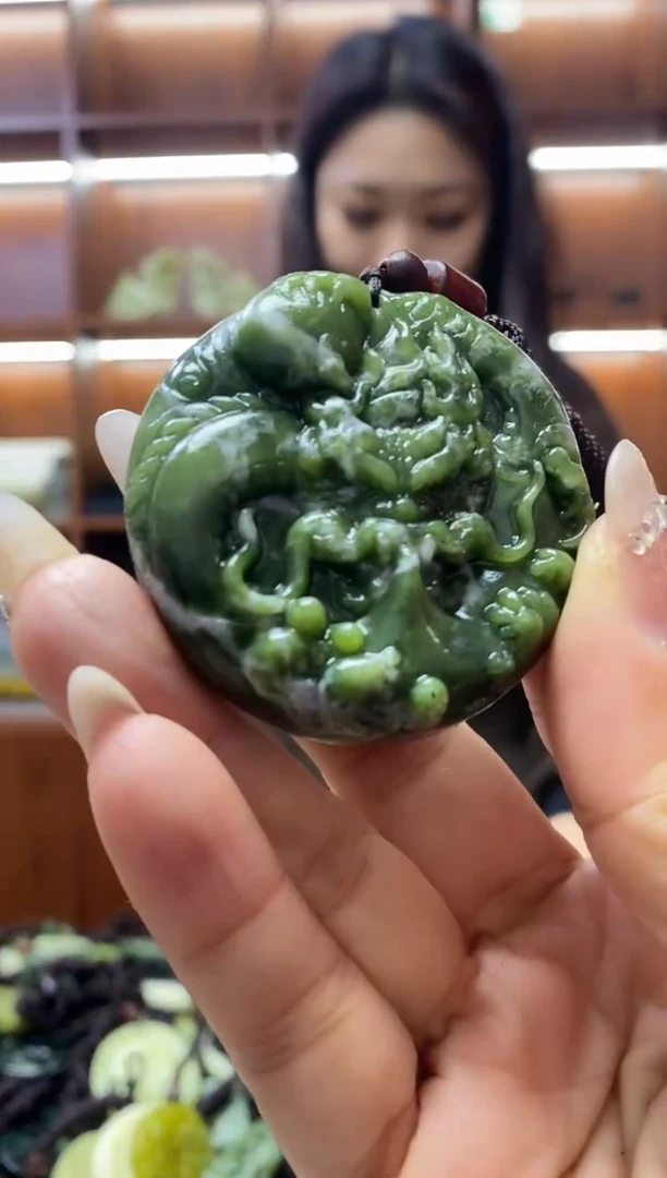 未镶嵌岫玉吊坠