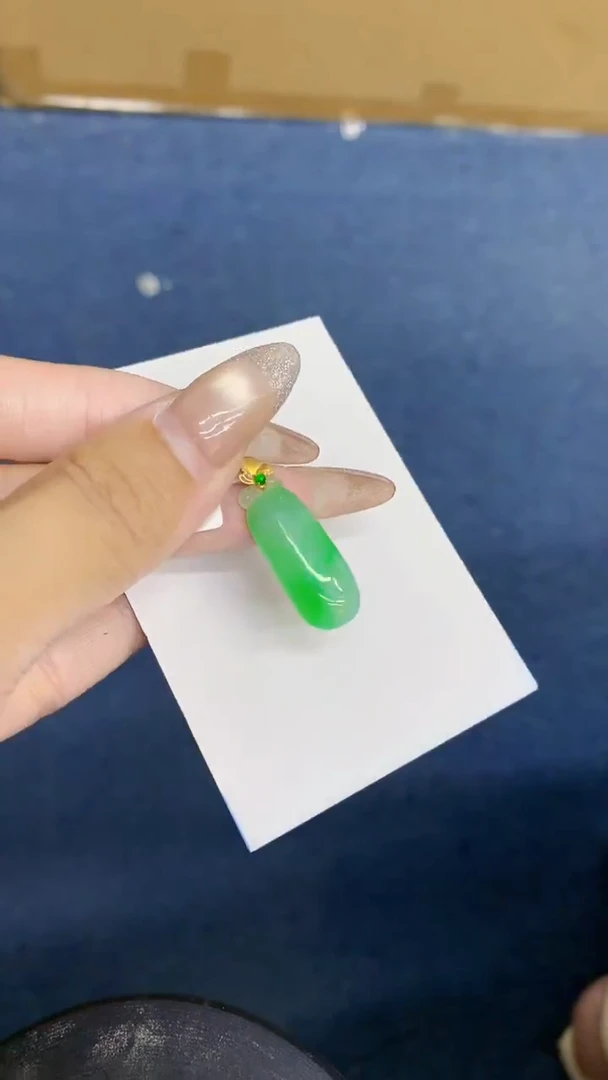 颈饰18K金镶嵌翡翠1