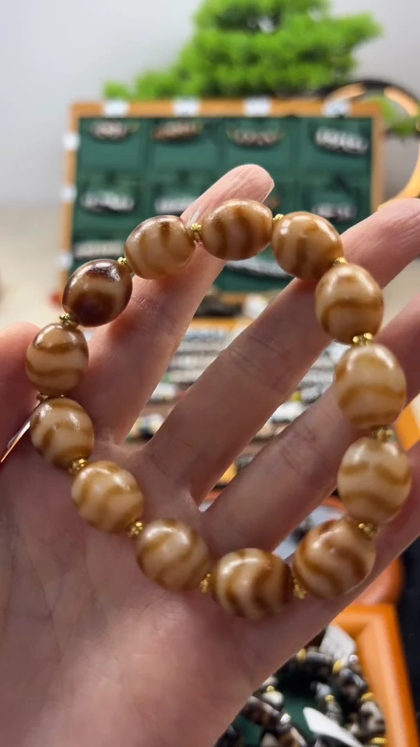 玛瑙/玉髓（覆膜）颈饰未镶嵌82.（微瑕）