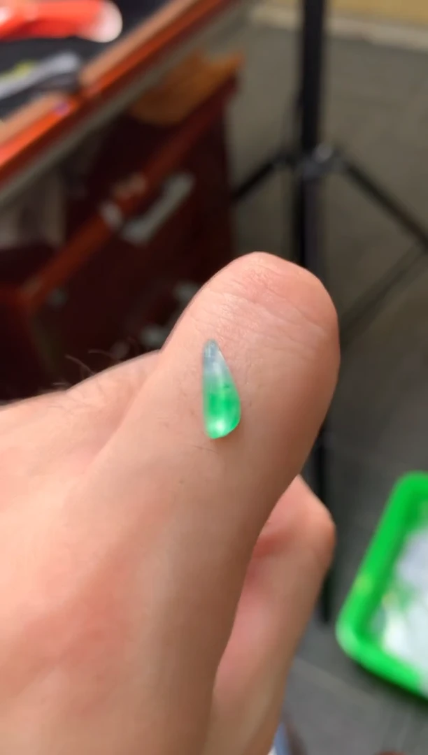 未镶嵌定制翡翠裸玉