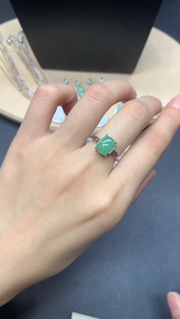 【闪购商品】翡翠戒指银S925镶嵌无事牌【无服务费】