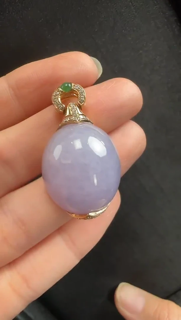 颈饰18K金镶嵌翡翠500蛋面一个