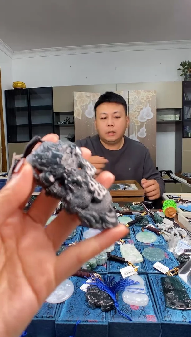 颈饰未镶嵌翡翠多样性发其一