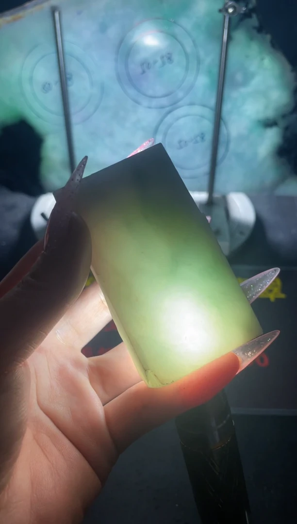 颈饰未镶嵌翡翠似****暖翡翠