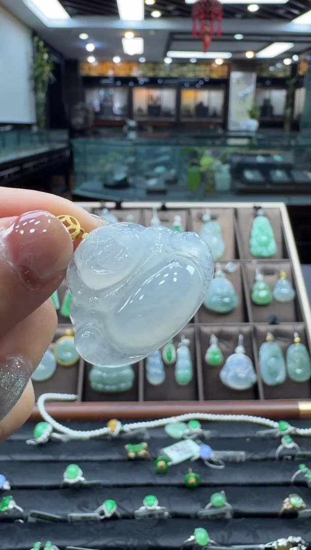 颈饰18K金镶嵌翡翠佛公