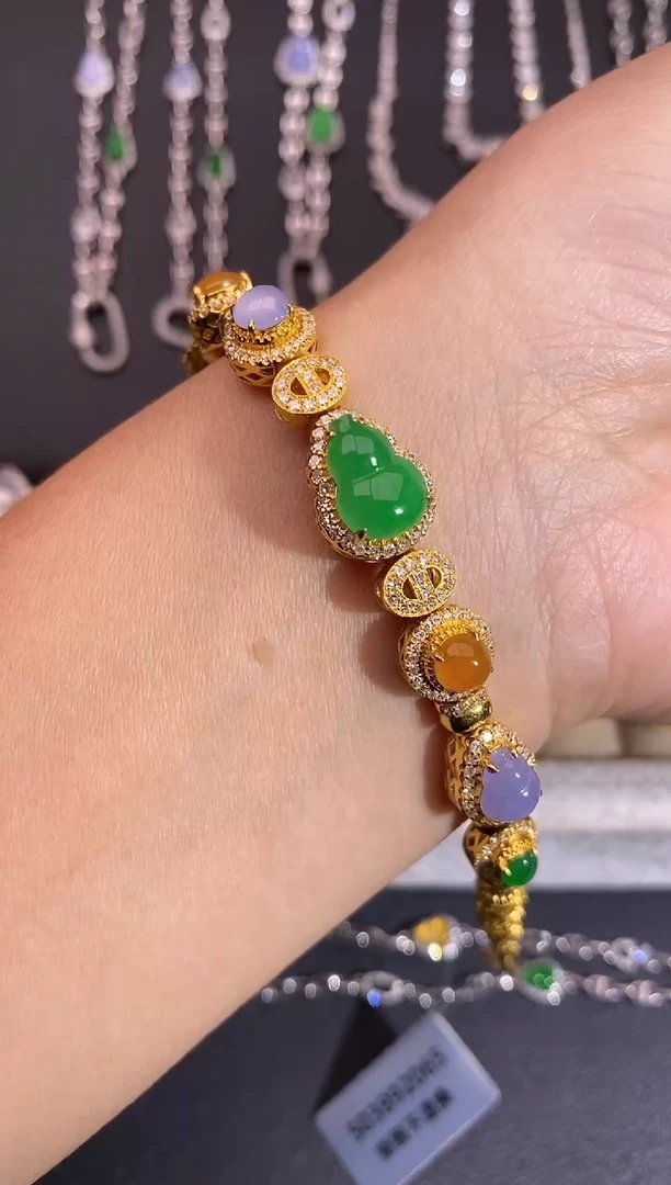 颈饰18K金镶嵌翡翠盘缠