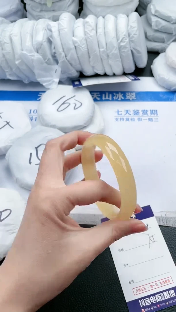 【闪购商品】石英质玉手镯未镶嵌L707