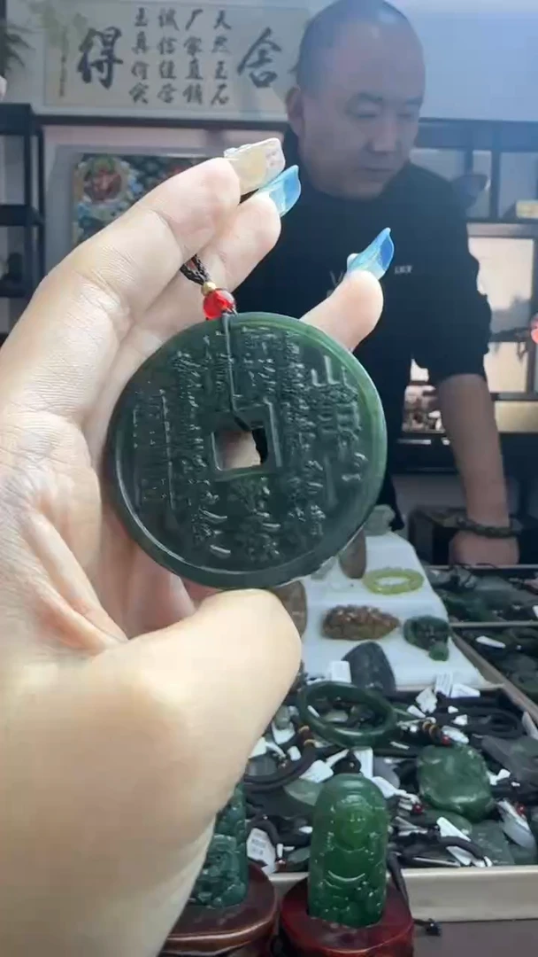 颈饰未镶嵌和田玉山鬼多样性发其一