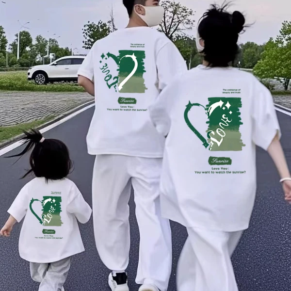 2025新款亲子装一家三口四口夏季母子女短袖t恤多巴胺上衣服穿搭