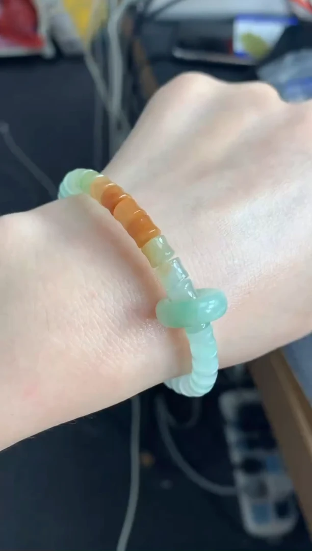 定制翡翠未镶嵌跑环手串