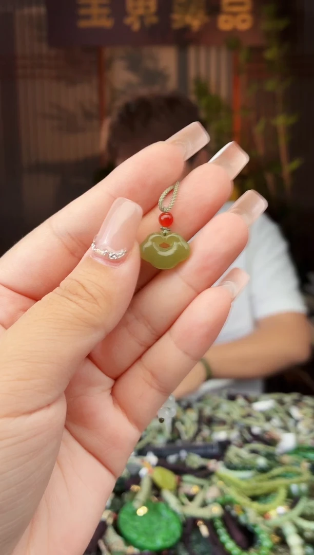 和田玉未镶嵌颈饰拍一发一