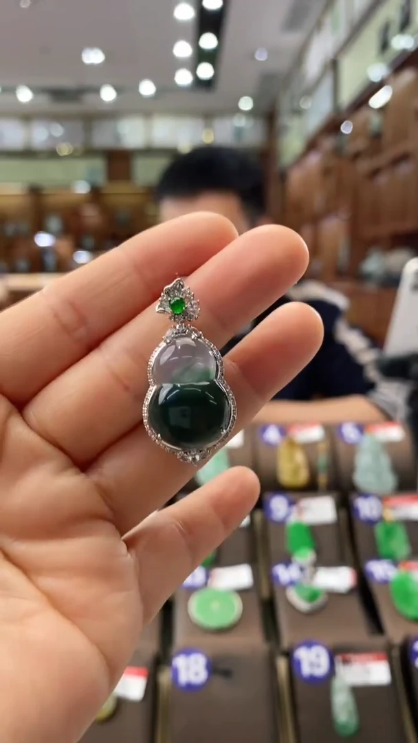 【闪购商品】翡翠颈饰18K金镶嵌葫芦