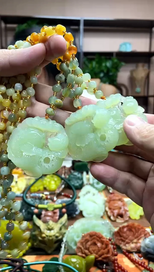 未镶嵌岫玉吊坠多样性发货发其中之一