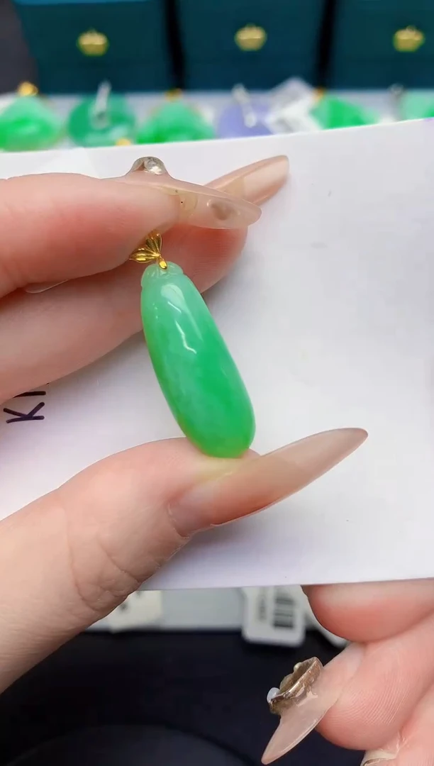 颈饰18K金镶嵌翡翠缅甸天然翡翠A货