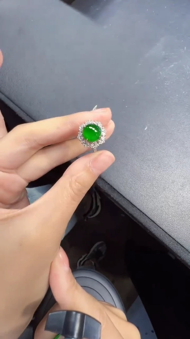 未镶嵌定制翡翠翡翠A货有轻微色差属于正常现象，戒指多样性发货1