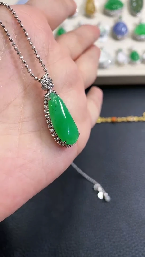 翡翠18K金镶嵌吊坠(不含链)春日珠宝 B68