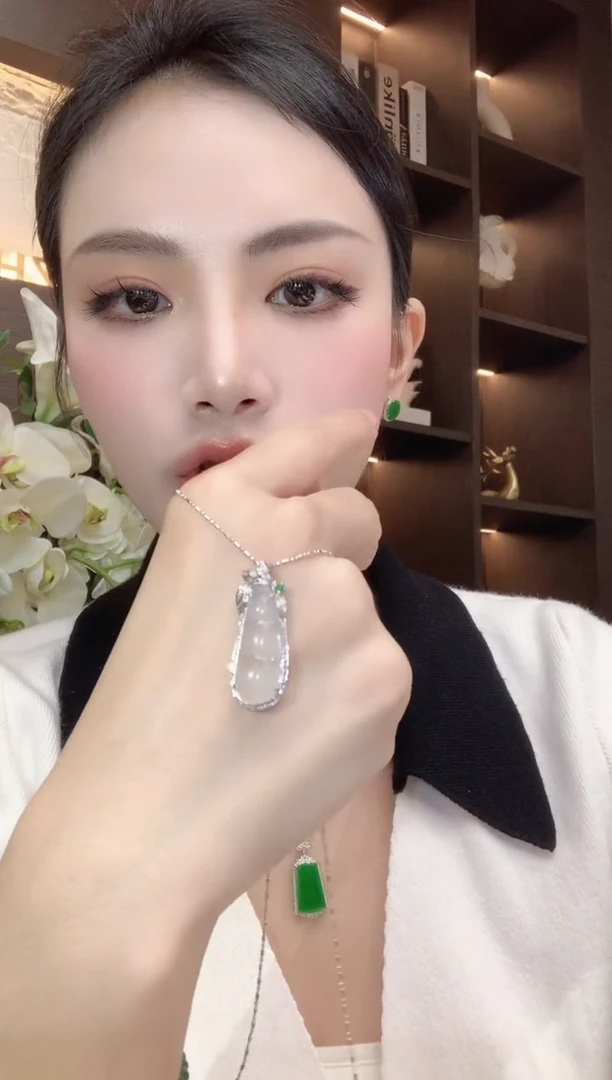 吊坠(不含链)18K金镶嵌翡翠A3