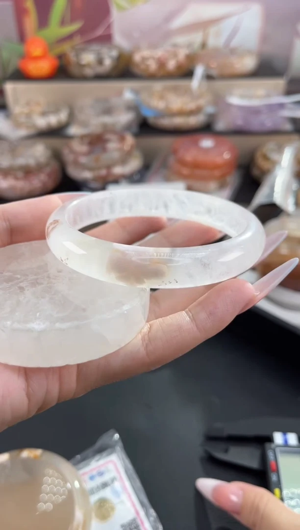 未镶嵌手镯石英质玉63