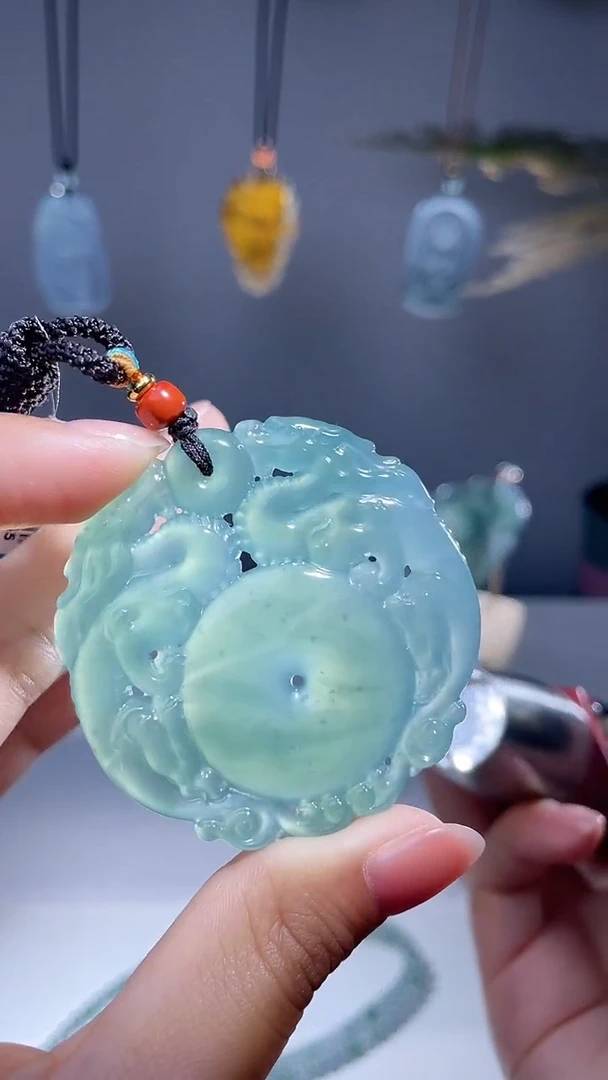 颈饰未镶嵌翡翠龙扣