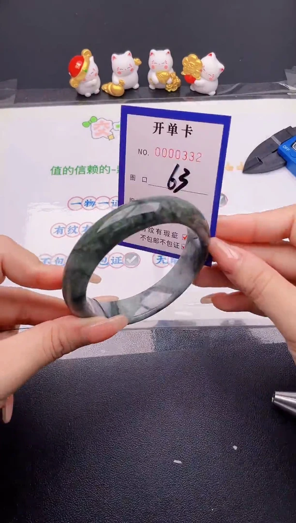 翡翠手镯未镶嵌翡翠手镯未镶嵌