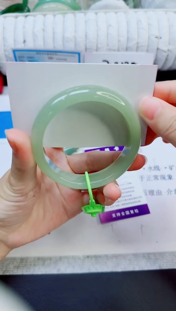 石英质玉手镯未镶嵌79/53
