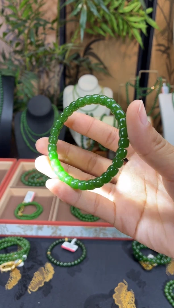 颈饰未镶嵌和田玉（碧玉）6*7辣绿微矿直切