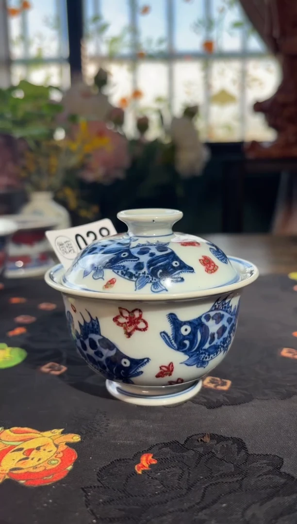 瓷青花手绘鳜鱼盖碗