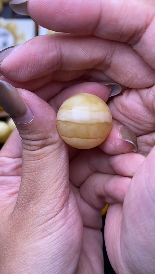 裸石琥珀未镶嵌大小姐珠宝