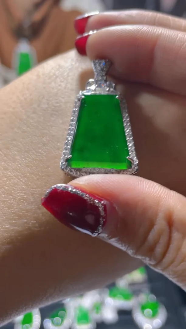 【闪购商品】定制翡翠未镶嵌天然A货翡翠假一罚四（多样性发货）