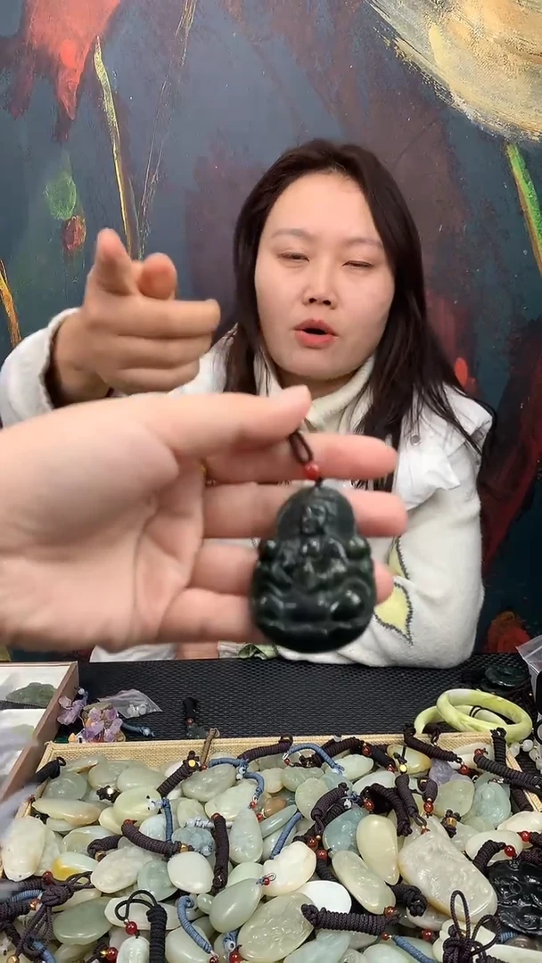 颈饰未镶嵌和田玉（多样性发一件）没有证书有瑕