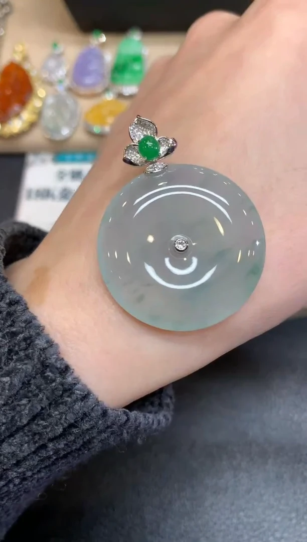 【闪购商品】翡翠颈饰18K金镶嵌平安扣【无服务费】