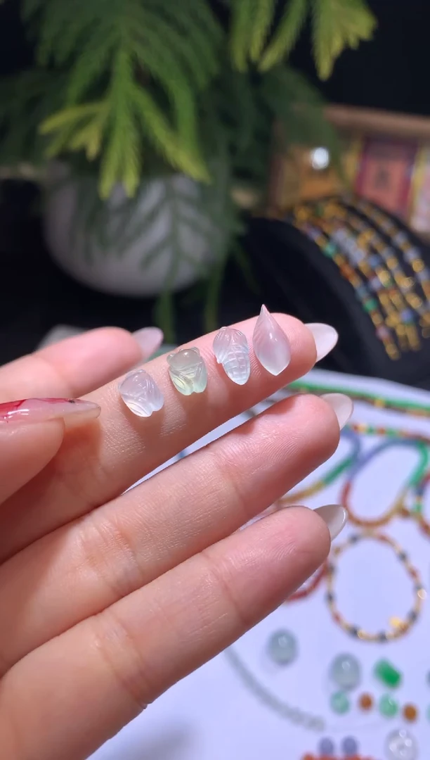 【闪购商品】定制翡翠未镶嵌小冰件（多样性发货一件发货）150+15