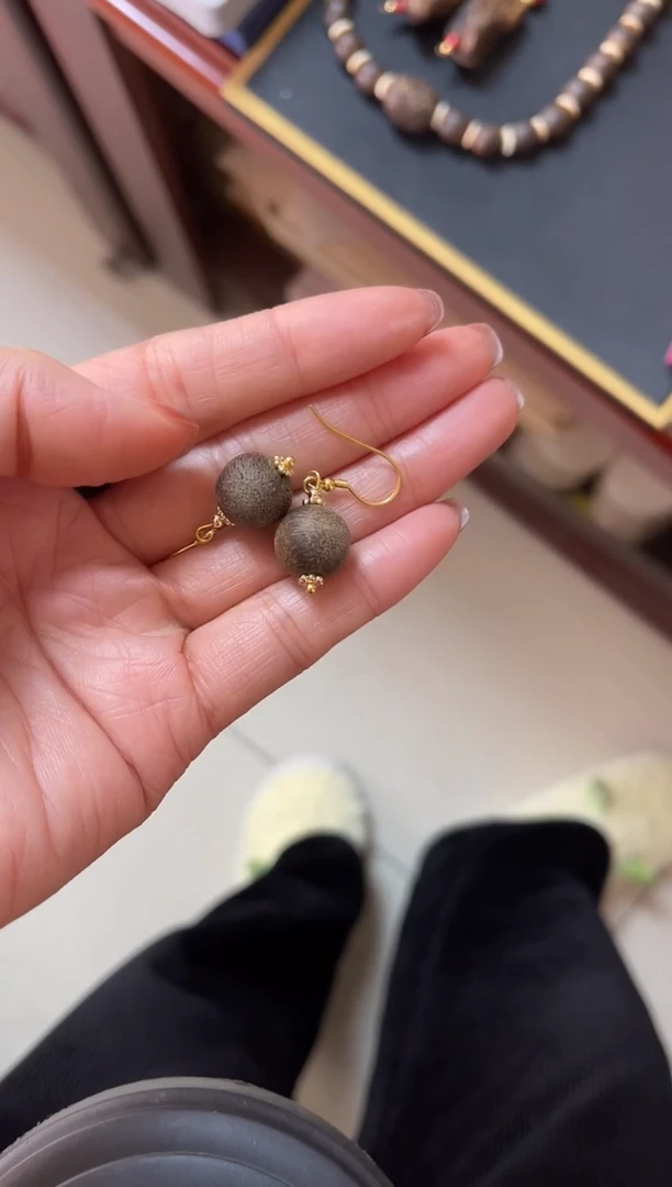 【闪购商品】沉香摆件沉香耳钩