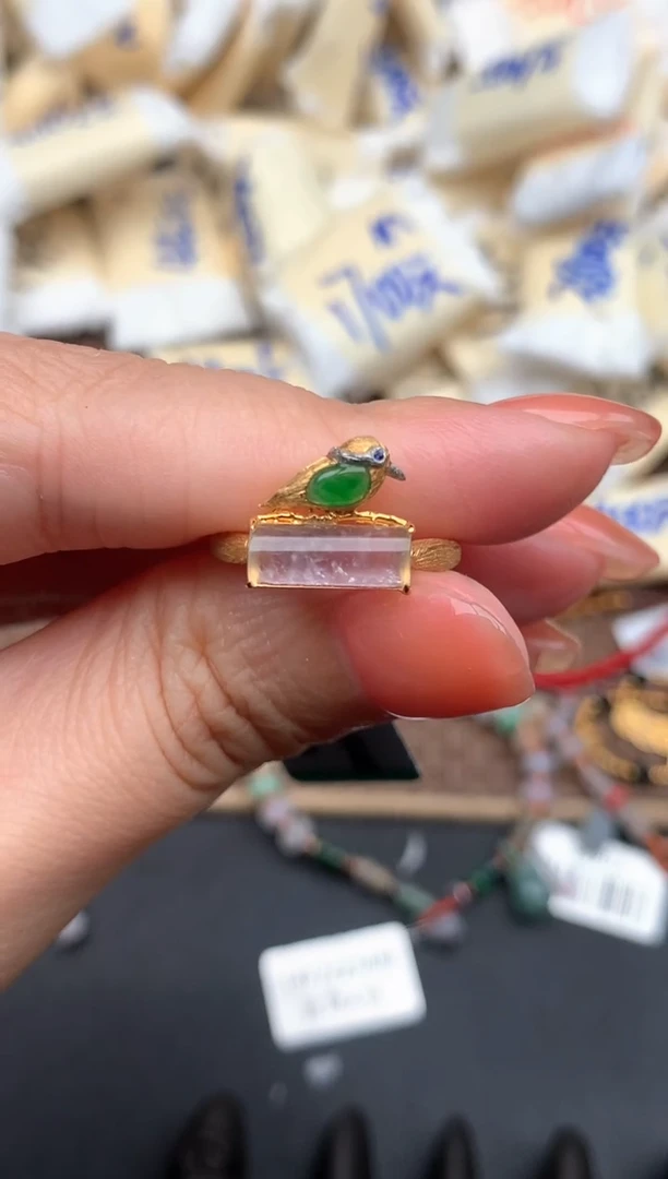 18K金镶嵌挂件翡翠—