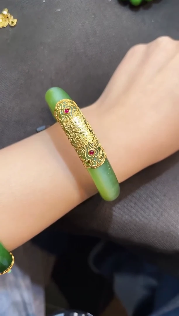 和田玉手镯18K金镶嵌55多样性发一