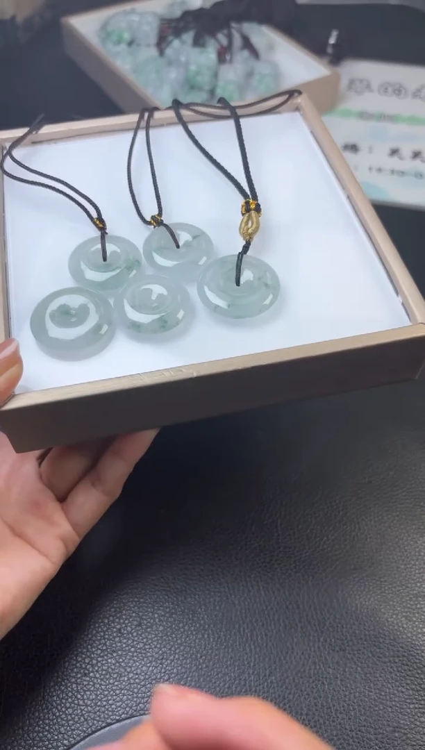 未镶嵌挂件翡翠多样性发一件R703128