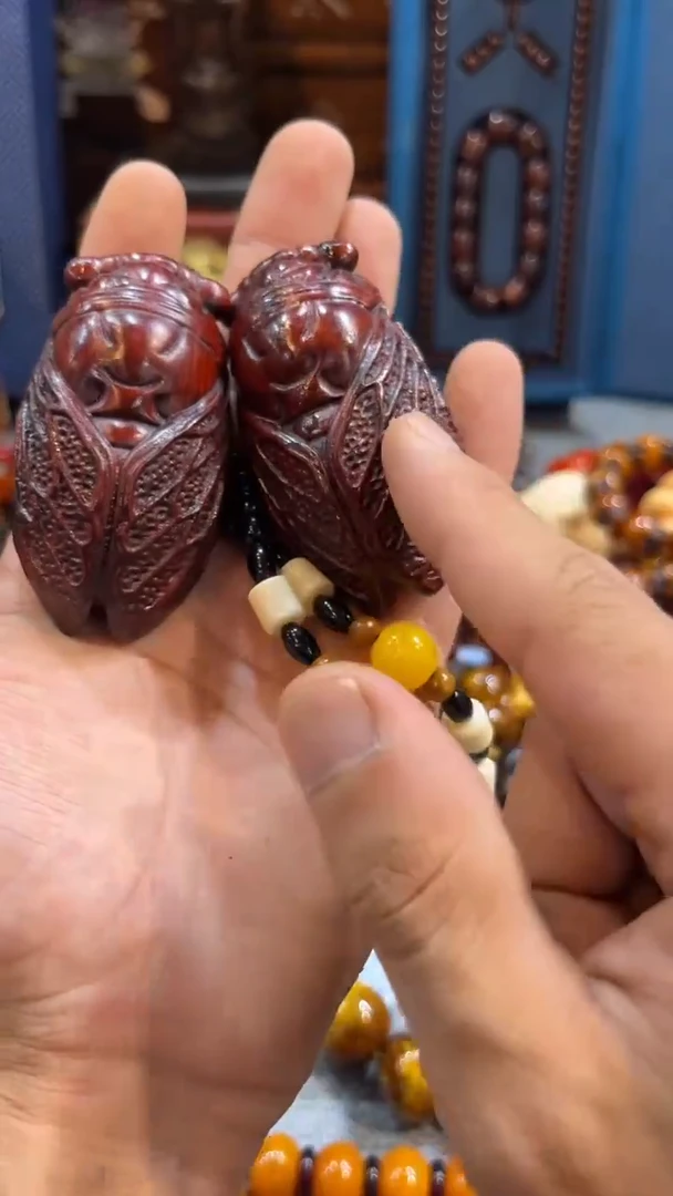 檀香紫檀（小叶紫檀）金蝉手把件