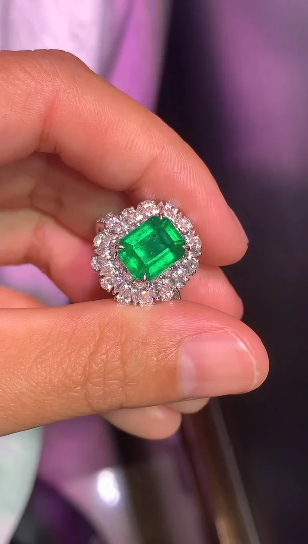 18K金镶嵌戒指祖母绿2.49CT