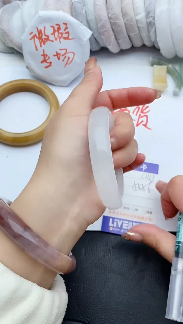【闪购商品】石英质玉手镯未镶嵌C149+55/56