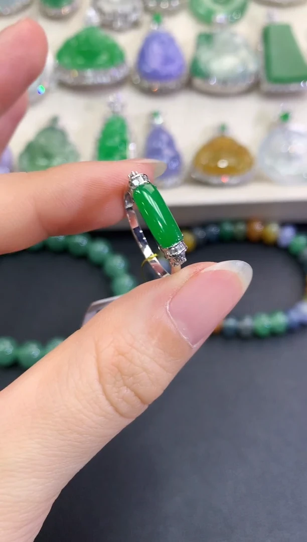 【闪购商品】翡翠戒指18K金镶嵌B35