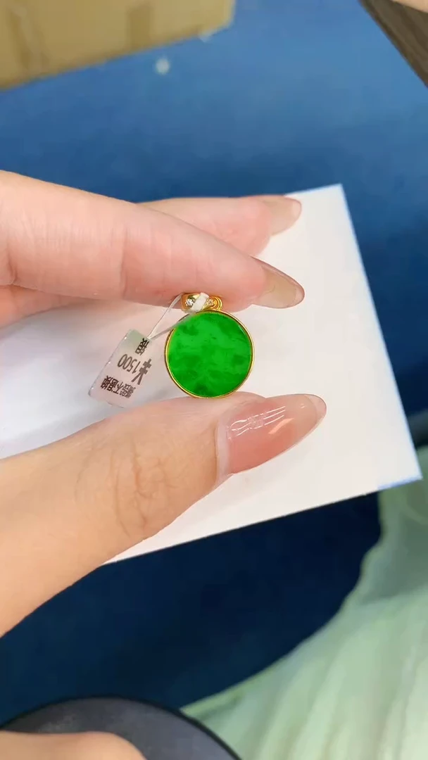 翡翠未镶嵌吊坠(不含链)1